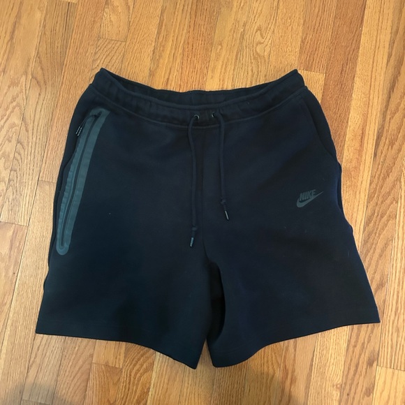 Nike Men’s Tech Fleece Shorts - Picture 2 of 6